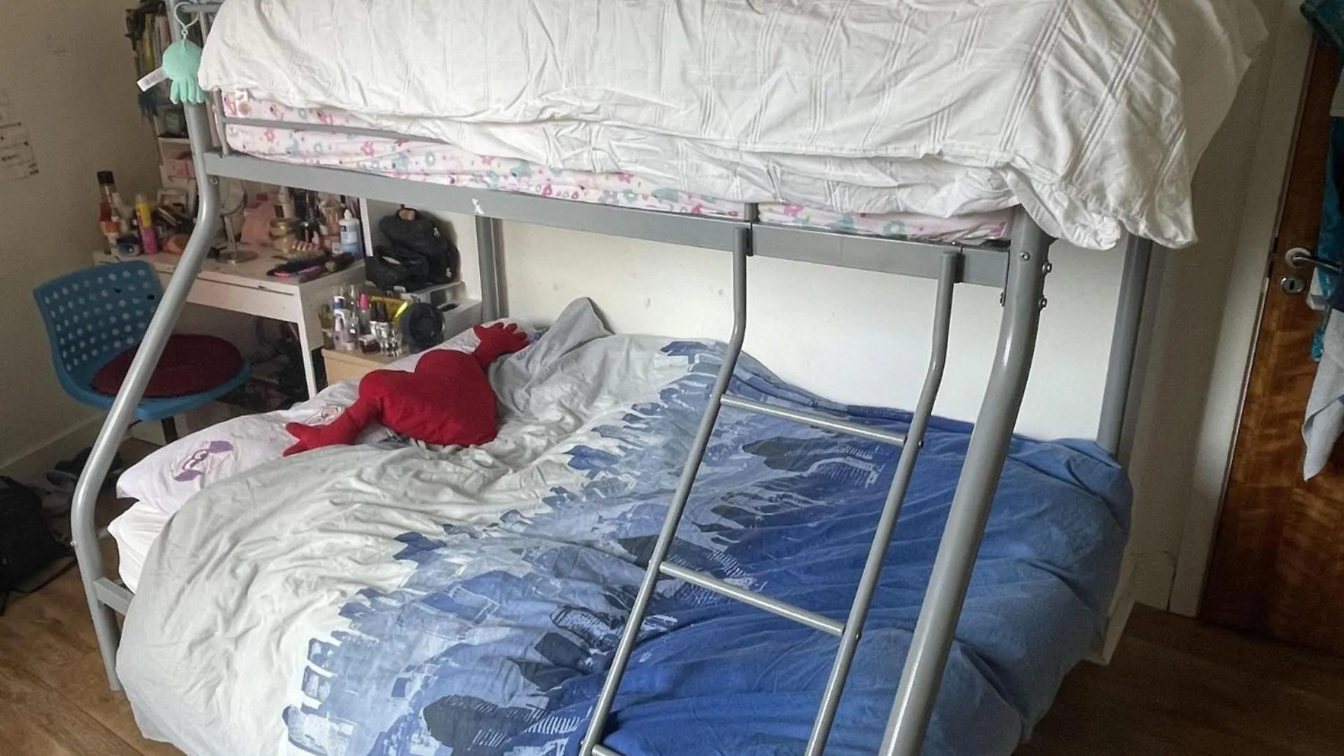 Central Dublin 2-Bed Apartment -Sleeps 5 & Parking