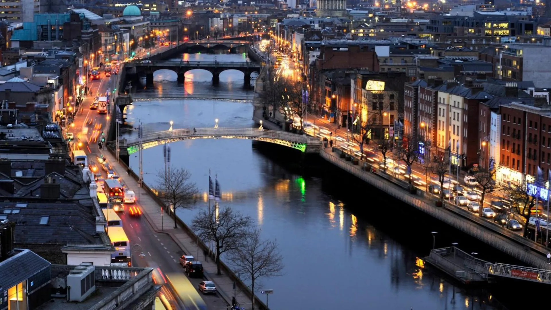 Central Dublin 2-Bed Apartment -Sleeps 5 & Parking