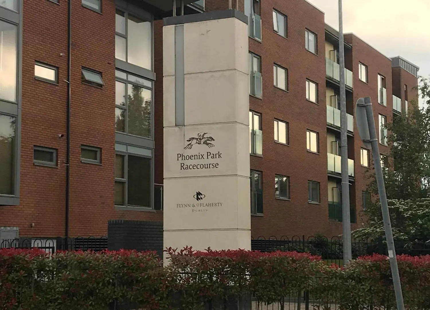 Central Dublin 2-Bed Apartment -Sleeps 5 & Parking
