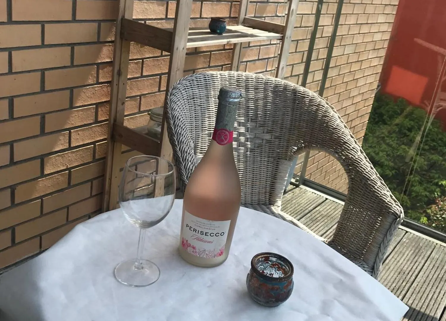 Central Dublin 2-Bed Apartment -Sleeps 5 & Parking